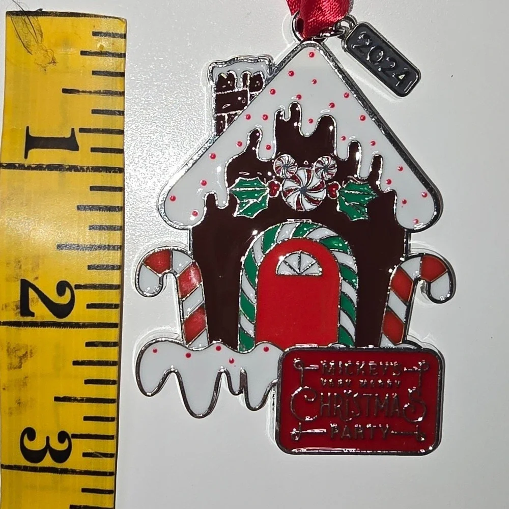 Disney Mickey's Very Merry‎ Christmas Party 2024 Gingerbread House Ornament